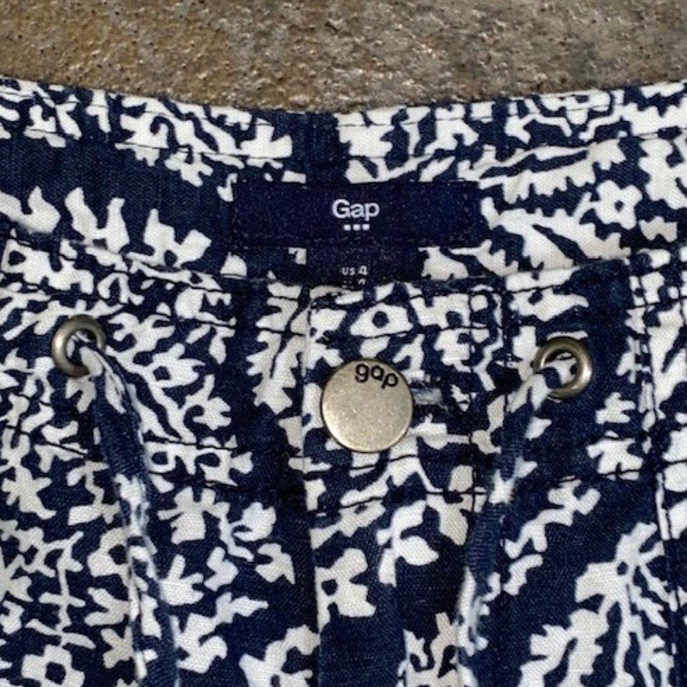 Gap Navy Blue & White Floral Shorts - Picture 5 of 9